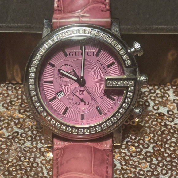 AUTHENTIC GUCCI rare watch w/ genuine pink alligator strap & diamond face. - Picture 4 of 9